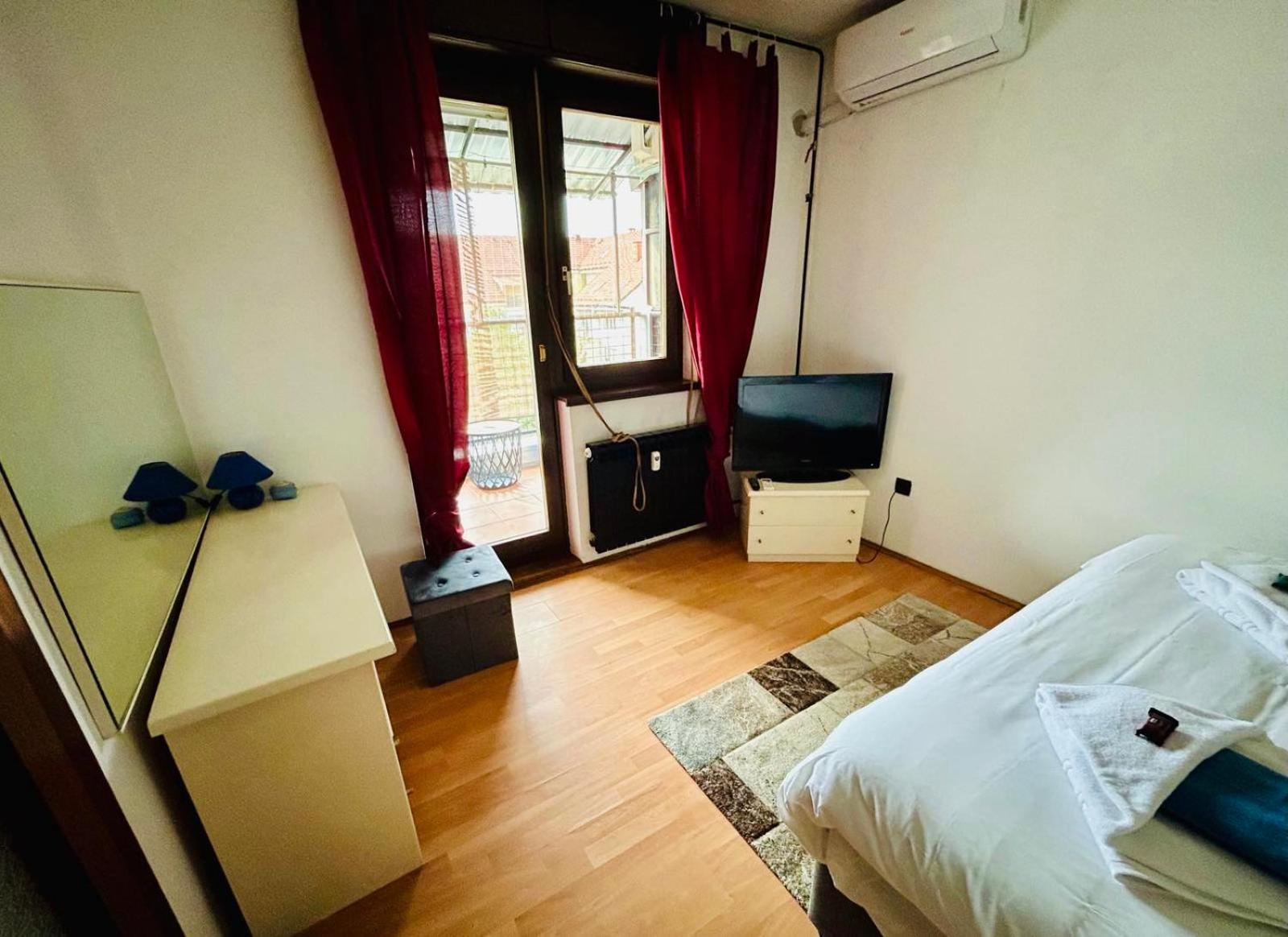 Fly By Suite - Zagreb Airport - 0-24H Self Check In&Out - Parking On Site Велика Гориця Екстер'єр фото