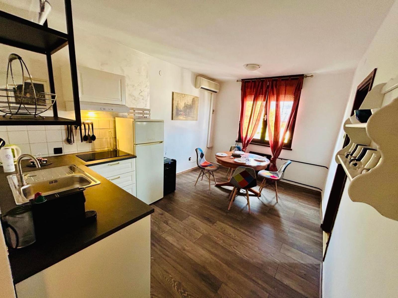 Fly By Suite - Zagreb Airport - 0-24H Self Check In&Out - Parking On Site Велика Гориця Екстер'єр фото